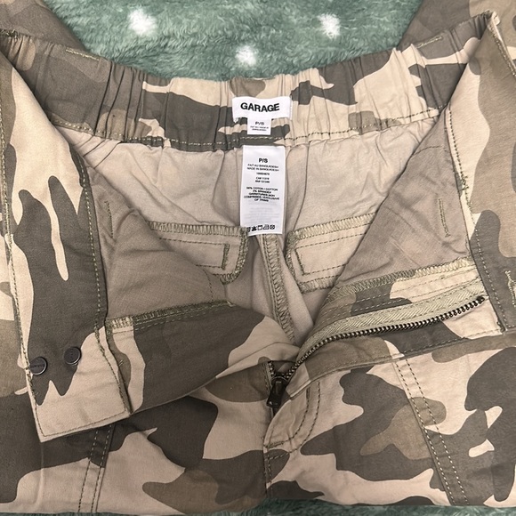 🌷2/30🌷Garage Samll Camo Cargo Pants - Picture 4 of 4